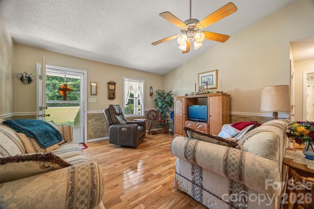 1254 Heritage Farm Road, Hickory, NC 28601