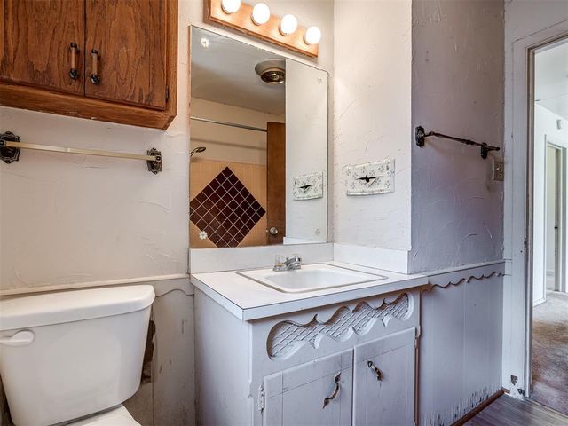 10 E 21st Street, Edmond, OK 73013