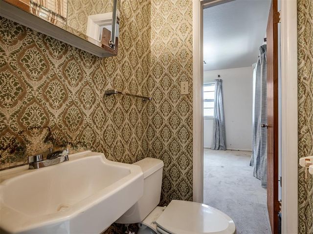 10 E 21st Street, Edmond, OK 73013