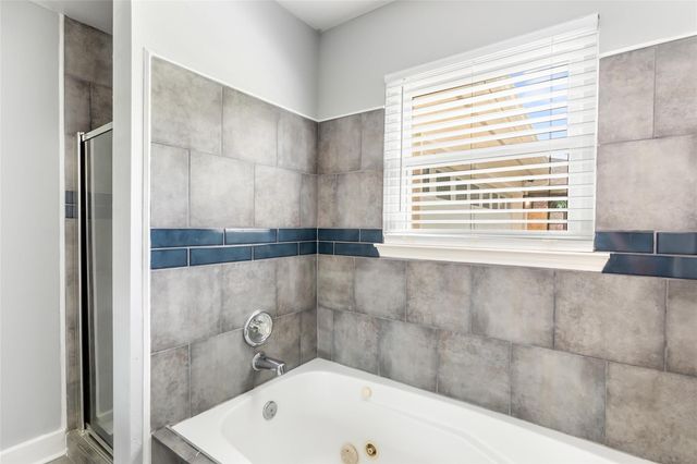330 Binnacle Way, Crosby, TX 77532