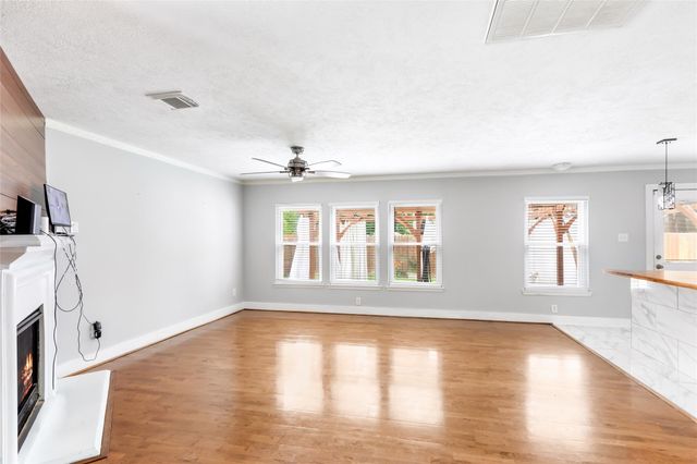 330 Binnacle Way, Crosby, TX 77532