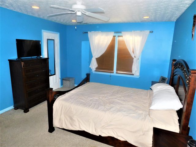 312 Kathryn Court, Newport, NC 28570