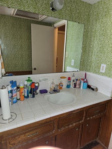 1305 2nd Street, Hempstead, TX 77445