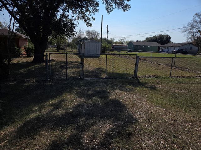 1305 2nd Street, Hempstead, TX 77445