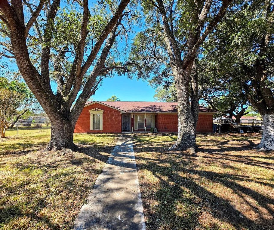 1305 2nd Street, Hempstead, TX 77445