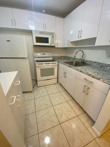 3 Kingswood A, West Palm Beach, FL 33417