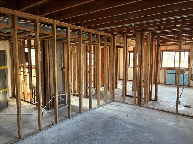 415 DAWS RD 415-417, Hiawatha, IA 52233