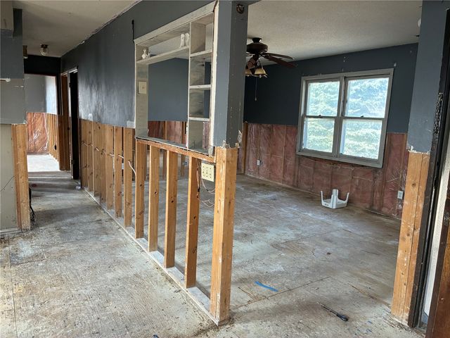 415 DAWS RD 415-417, Hiawatha, IA 52233