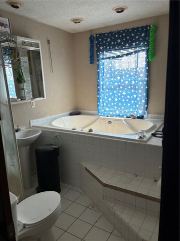 415 DAWS RD 415-417, Hiawatha, IA 52233