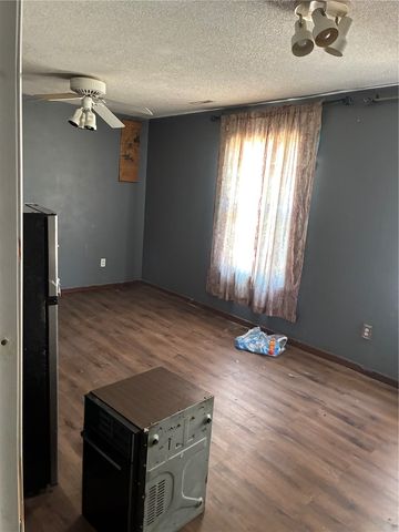 415 DAWS RD 415-417, Hiawatha, IA 52233