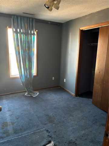 415 DAWS RD 415-417, Hiawatha, IA 52233