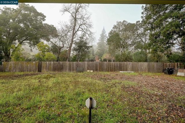1051 Buchan Dr, Lafayette, CA 94549