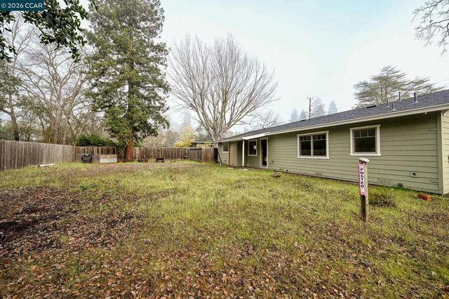 1051 Buchan Dr, Lafayette, CA 94549