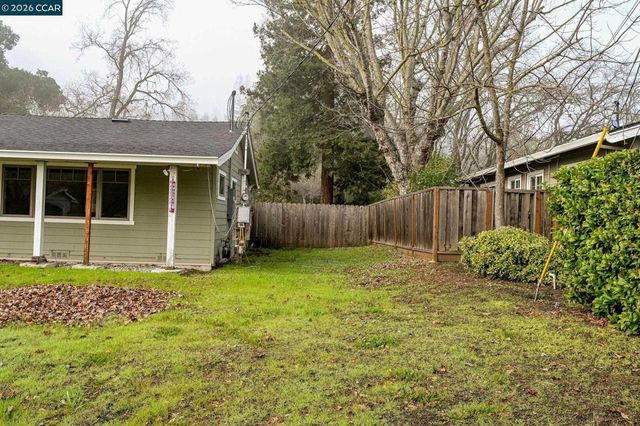 1051 Buchan Dr, Lafayette, CA 94549