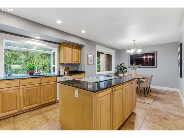 725 CARRERA Ln, Lake Oswego, OR 97034