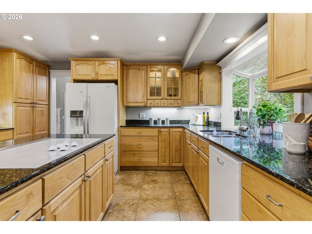 725 CARRERA Ln, Lake Oswego, OR 97034