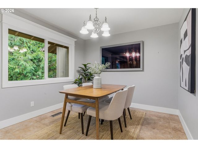 725 CARRERA Ln, Lake Oswego, OR 97034