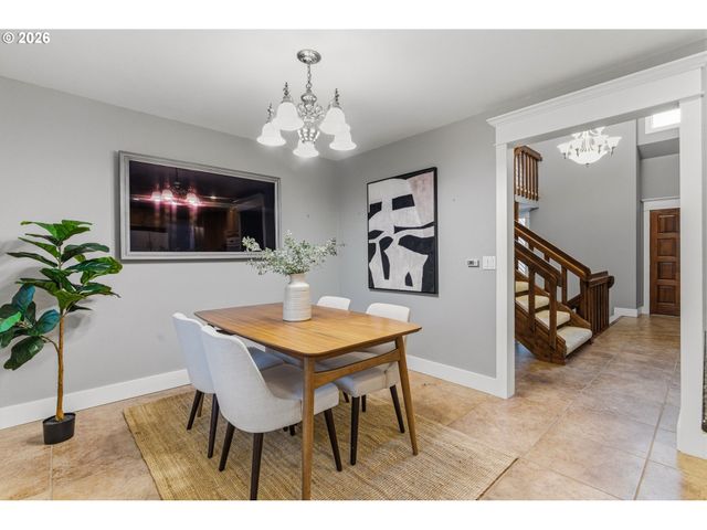 725 CARRERA Ln, Lake Oswego, OR 97034