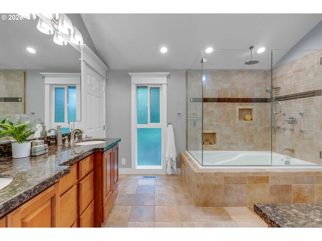 725 CARRERA Ln, Lake Oswego, OR 97034