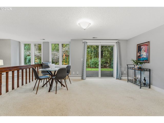725 CARRERA Ln, Lake Oswego, OR 97034