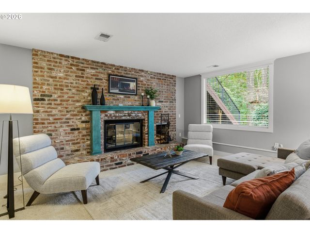 725 CARRERA Ln, Lake Oswego, OR 97034