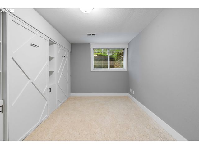 725 CARRERA Ln, Lake Oswego, OR 97034