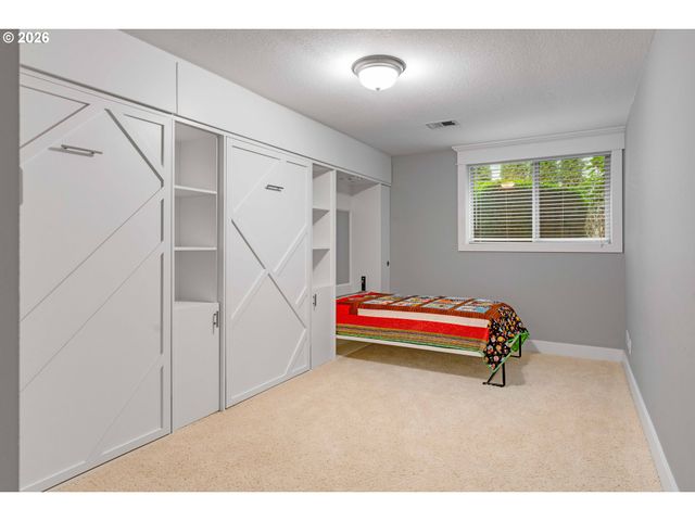 725 CARRERA Ln, Lake Oswego, OR 97034