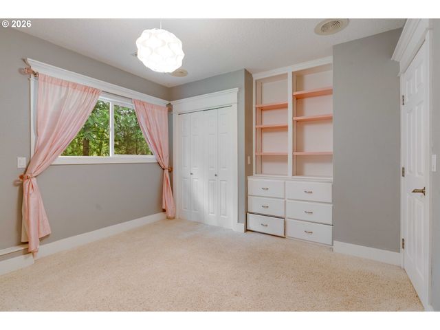 725 CARRERA Ln, Lake Oswego, OR 97034