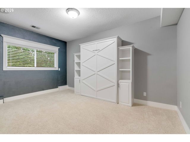 725 CARRERA Ln, Lake Oswego, OR 97034