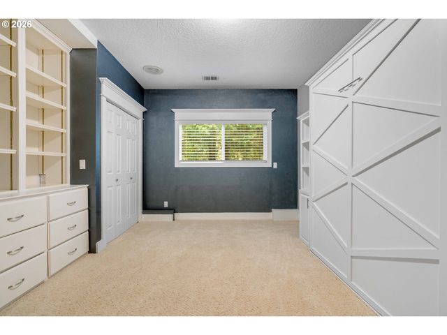 725 CARRERA Ln, Lake Oswego, OR 97034