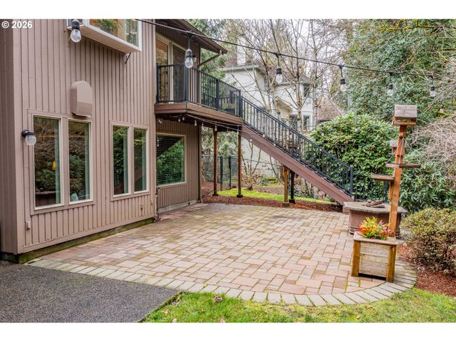 725 CARRERA Ln, Lake Oswego, OR 97034