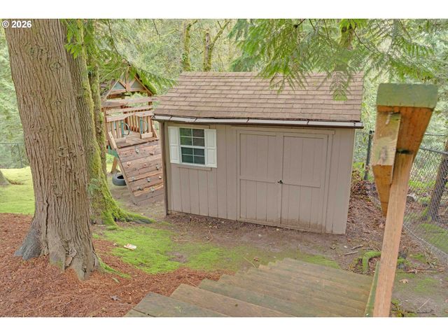 725 CARRERA Ln, Lake Oswego, OR 97034
