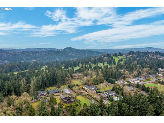 725 CARRERA Ln, Lake Oswego, OR 97034