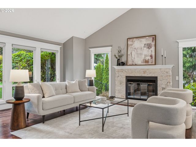 725 CARRERA Ln, Lake Oswego, OR 97034