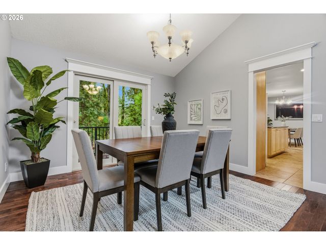 725 CARRERA Ln, Lake Oswego, OR 97034