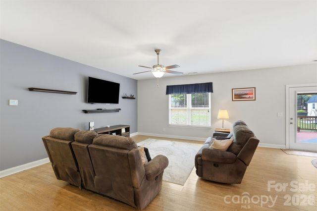 630 Kenway Loop, Mooresville, NC 28117