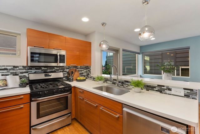 1536 Sturgus Avenue S, Seattle, WA 98144