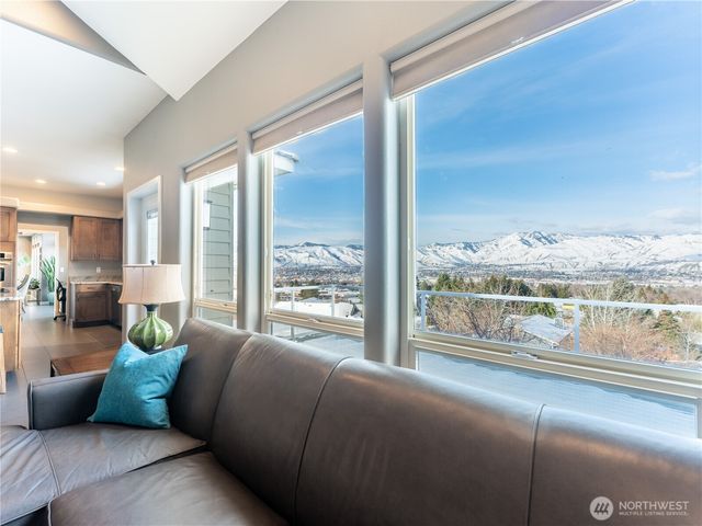 214 Stull Court, East Wenatchee, WA 98802