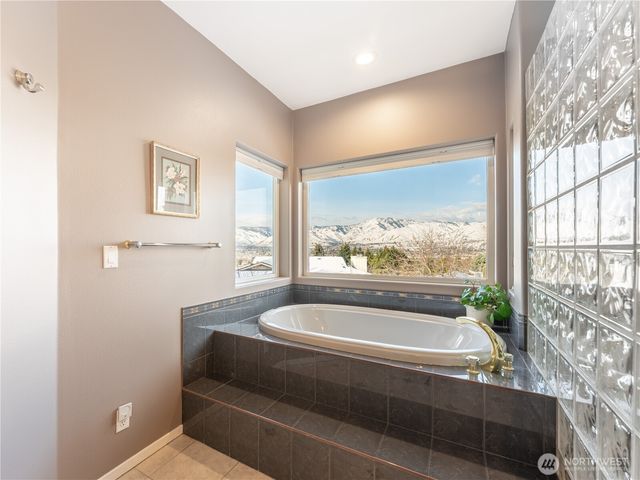 214 Stull Court, East Wenatchee, WA 98802