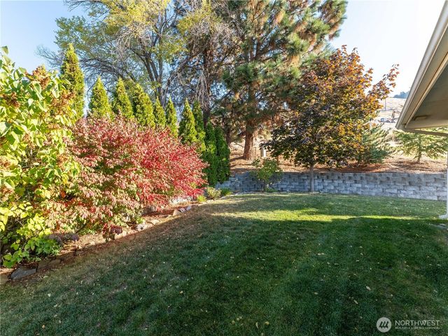 214 Stull Court, East Wenatchee, WA 98802