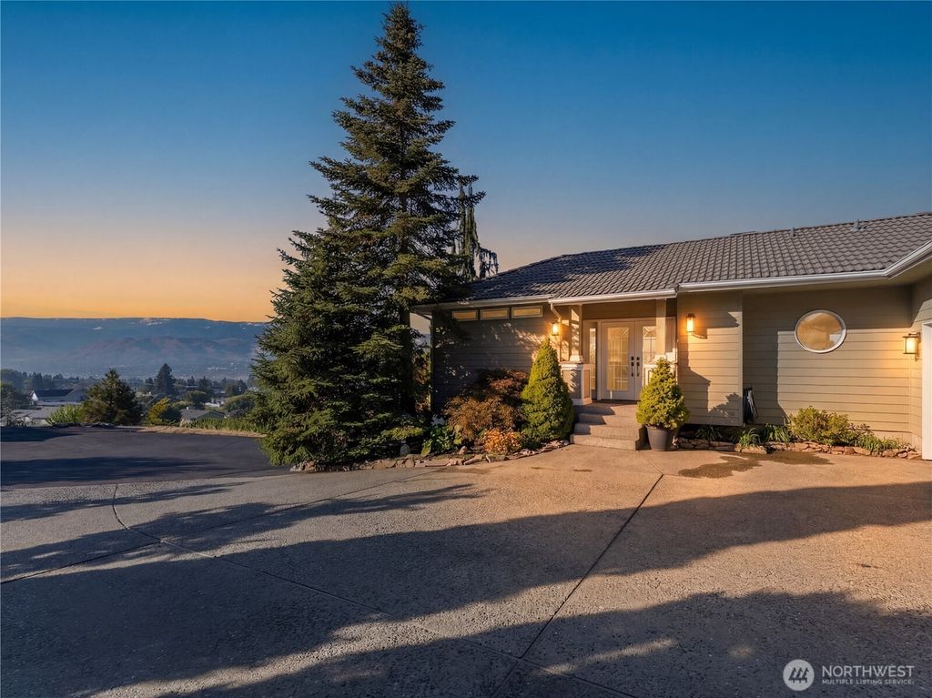 214 Stull Court, East Wenatchee, WA 98802