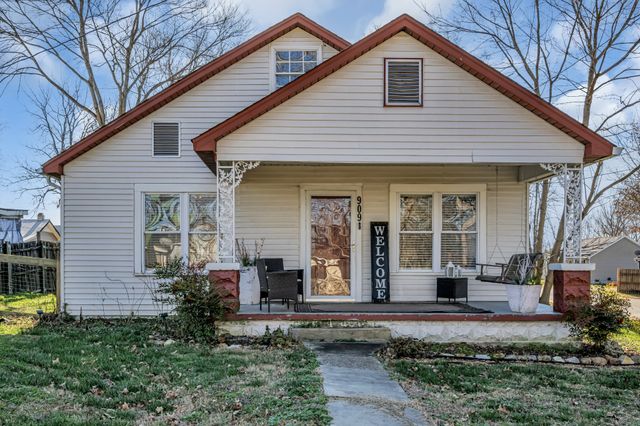 909 West 1st Street, Dickson, TN 37055