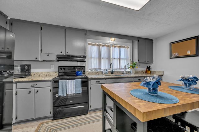 909 West 1st Street, Dickson, TN 37055