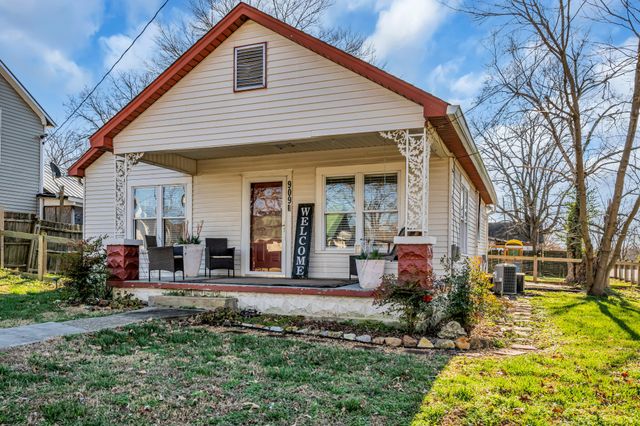 909 West 1st Street, Dickson, TN 37055