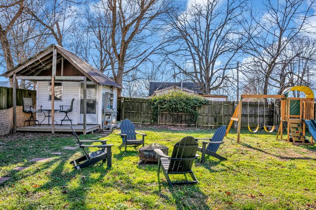 909 West 1st Street, Dickson, TN 37055