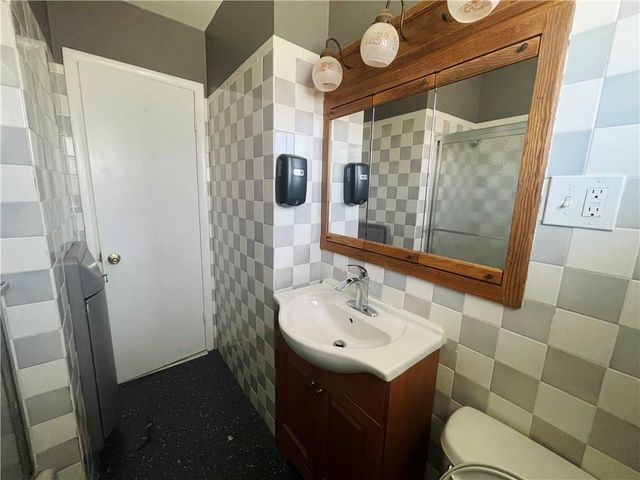 10702 Bristol Terrace, Kansas City, MO 64134