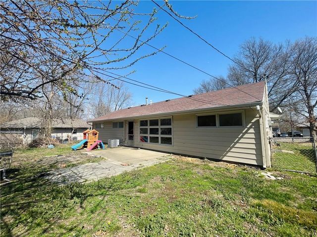 10702 Bristol Terrace, Kansas City, MO 64134