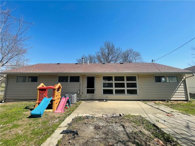 10702 Bristol Terrace, Kansas City, MO 64134