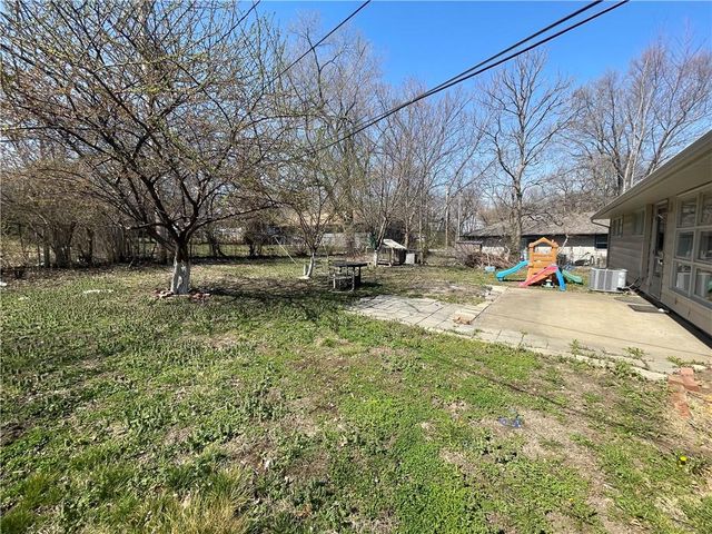 10702 Bristol Terrace, Kansas City, MO 64134