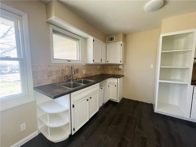 10702 Bristol Terrace, Kansas City, MO 64134